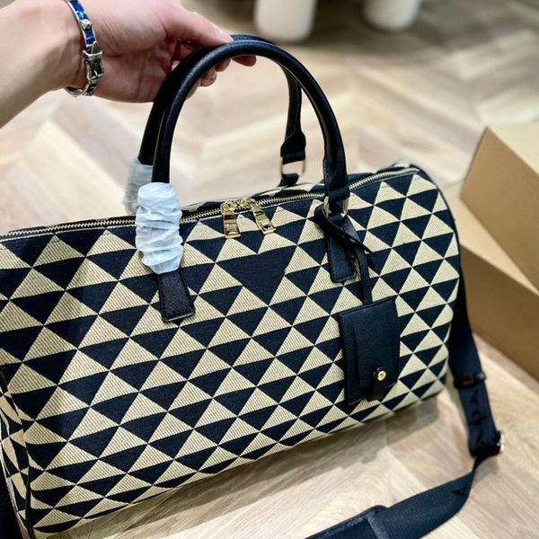 hh fashion symbole jacquard fabric duffle bag designers triangular logo luggage bags men women shoulder travel sports bag large capacity nyl
hh fashion symbole jacquard fabric duffle bag designers triangular logo luggage bags men women shoulder travel sports bag large capacity nyl