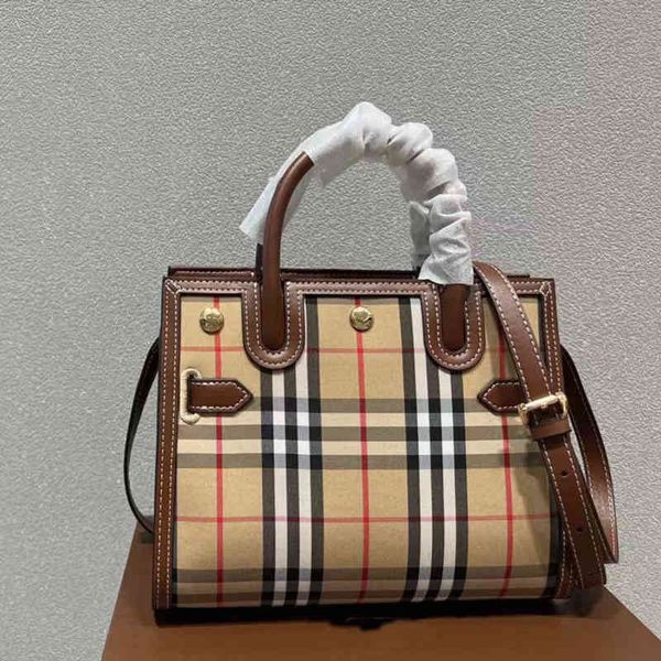 2022 brand b bag new style commuting fashion splicing single shoulder portable killer lattice large capacity cross bag
2022 brand b bag new style commuting fashion splicing single shoulder portable killer lattice large capacity cross bag
