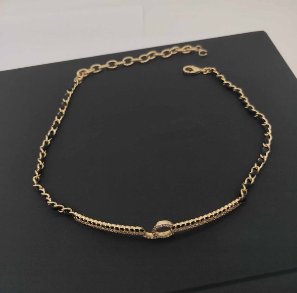 2022 charm one line and hollow design with white and black color diammond in 18k gold plated have box stamp ps7123a, Golden
2022 charm one line and hollow design with white and black color diammond in 18k gold plated have box stamp ps7123a, Golden