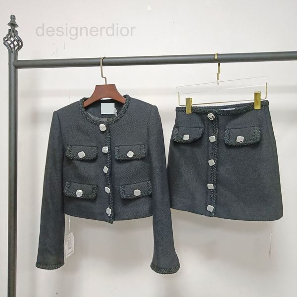 women's tracksuits designer fadan sp's 2022 spring and summer new black two-piece set round neck short square button small fragran, Gray
women's tracksuits designer fadan sp's 2022 spring and summer new black two-piece set round neck short square button small fragran, Gray