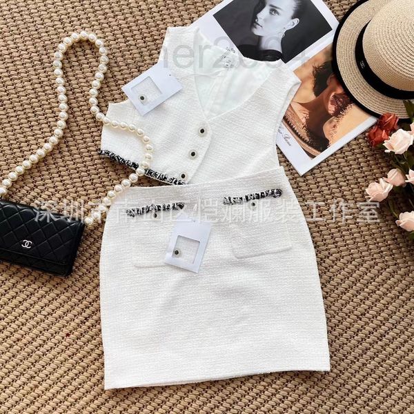 women's tracksuits designer xiaoxiangfeng new spring and summer 2022 tweed v-neck temperament short sleeveless a-shaped skirt u51f, Gray
women's tracksuits designer xiaoxiangfeng new spring and summer 2022 tweed v-neck temperament short sleeveless a-shaped skirt u51f, Gray
