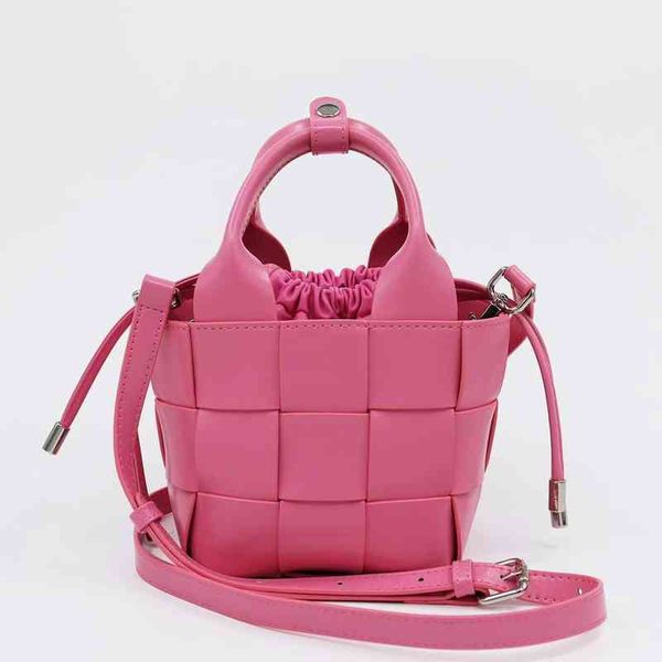 evening bags in the summer of 2022 candy colored bags weave hand-held clouds hand-held messenger bags drawstring vegetable baskets leisure
evening bags in the summer of 2022 candy colored bags weave hand-held clouds hand-held messenger bags drawstring vegetable baskets leisure