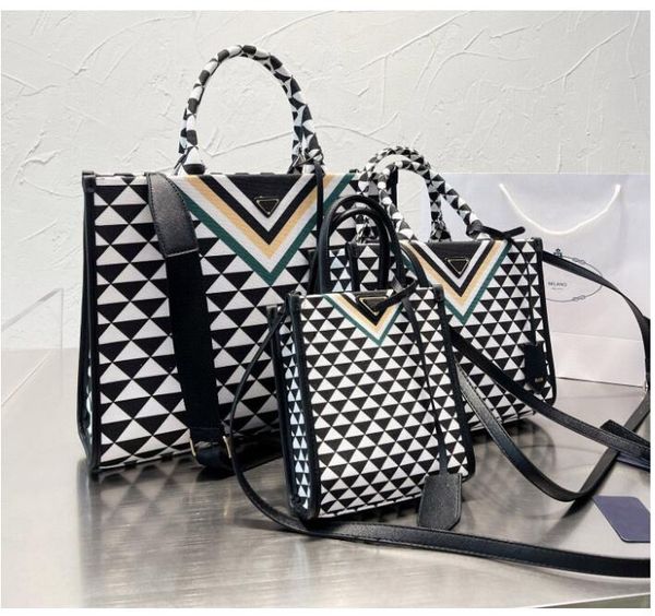 totes 22tote fabric handbag designer handbags women tote bags luxury 3 sizes l-m-s 4 colors in the model lady's shoulder bag embroidere
totes 22tote fabric handbag designer handbags women tote bags luxury 3 sizes l-m-s 4 colors in the model lady's shoulder bag embroidere