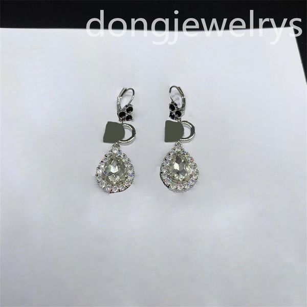 popular earrings brand letter water drop drill stud glamour and femininity high end quality earrings charming retro ear cuff dongjewelrys, Golden;silver
popular earrings brand letter water drop drill stud glamour and femininity high end quality earrings charming retro ear cuff dongjewelrys, Golden;silver