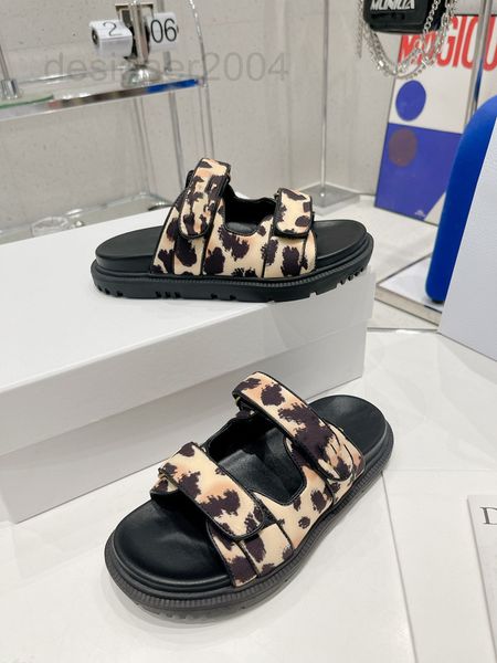 slippers designer designer men women slides summer cool beach luxury slide with original box dust bag platform shoes fashion floral leather, Black
slippers designer designer men women slides summer cool beach luxury slide with original box dust bag platform shoes fashion floral leather, Black