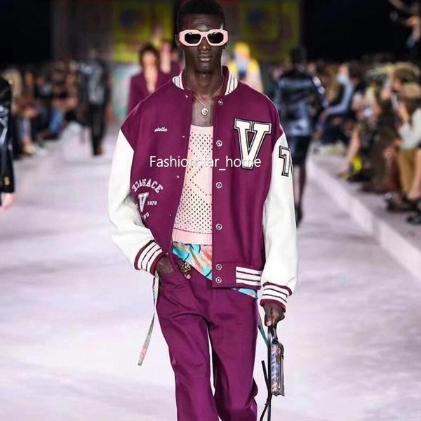 22fw france new catwalk baseball jackets leather sleeve splicing early autumn winter classic towel embroidery coats man women fashion street, Black;brown
22fw france new catwalk baseball jackets leather sleeve splicing early autumn winter classic towel embroidery coats man women fashion street, Black;brown
