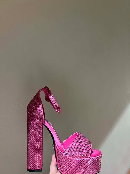2023 high heel satin thick soled sandal good quality designer sandals 42 big size 14cm highheels size 35-42, Black
2023 high heel satin thick soled sandal good quality designer sandals 42 big size 14cm highheels size 35-42, Black
