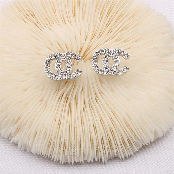 simple 18k gold plated luxury brand designers letters stud clip chain geometric famous women 925 silver crystal rhinestone pearl e2702, Golden;silver
simple 18k gold plated luxury brand designers letters stud clip chain geometric famous women 925 silver crystal rhinestone pearl e2702, Golden;silver