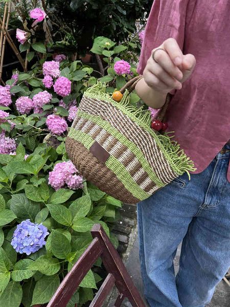 beach bags shopping storage bag wood fruit weaving hand-made fruit picnic basket beaded holiday bag
beach bags shopping storage bag wood fruit weaving hand-made fruit picnic basket beaded holiday bag