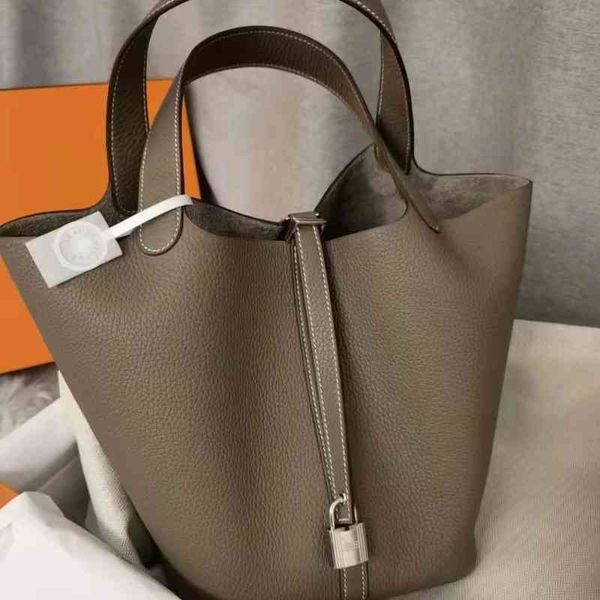 exquisite fashion versatile vegetable basket women's bag leather hand simple leisure large capacity bucket
exquisite fashion versatile vegetable basket women's bag leather hand simple leisure large capacity bucket