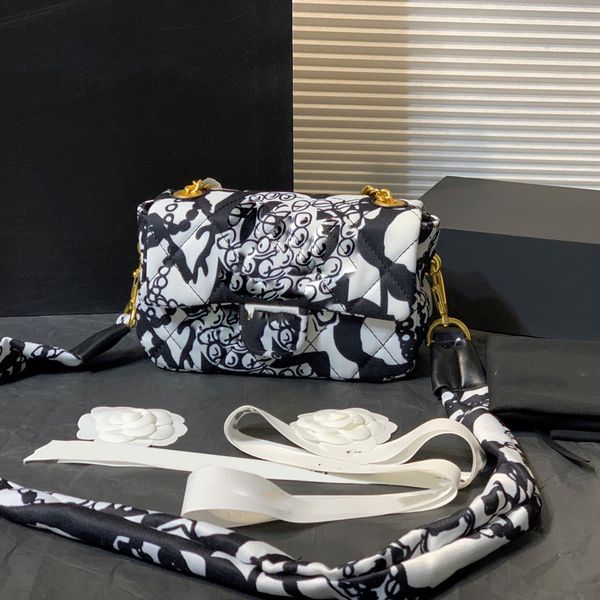 22ss f/w black white print graffiti bag classic mini flap quilted purse gold turn lock chain handle tote pouch detachable crossbodyt starp s
22ss f/w black white print graffiti bag classic mini flap quilted purse gold turn lock chain handle tote pouch detachable crossbodyt starp s