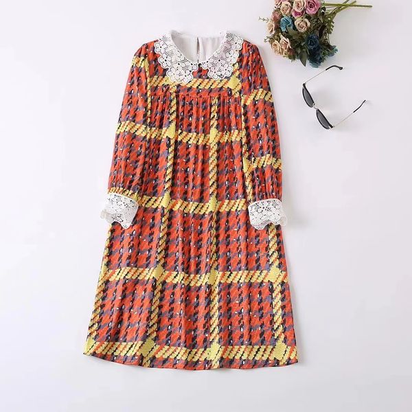 new european and american women's wear for winter 2022 long sleeve embroidered baby collar check pattern fashion pleated dress, Black;gray
new european and american women's wear for winter 2022 long sleeve embroidered baby collar check pattern fashion pleated dress, Black;gray