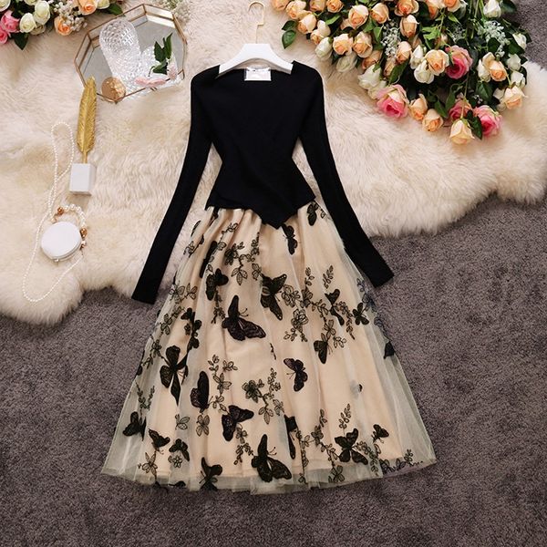 celebrity stitched mesh medium length dress 2023 spring and autumn v-neck long sleeve butterfly embroidered pompon dress, Black;gray
celebrity stitched mesh medium length dress 2023 spring and autumn v-neck long sleeve butterfly embroidered pompon dress, Black;gray