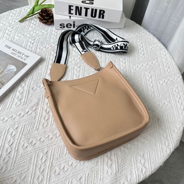brand latest 23ss women's messenger bags genuine leather shoulder bags for grils high capacity handbag outdoor packs
brand latest 23ss women's messenger bags genuine leather shoulder bags for grils high capacity handbag outdoor packs