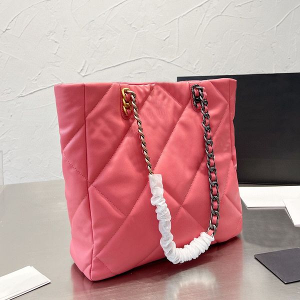 luxurys designers bags women chain tote bag messenger 19bag classic style fashion shoulder lady totes large capacity shopping handbags
luxurys designers bags women chain tote bag messenger 19bag classic style fashion shoulder lady totes large capacity shopping handbags