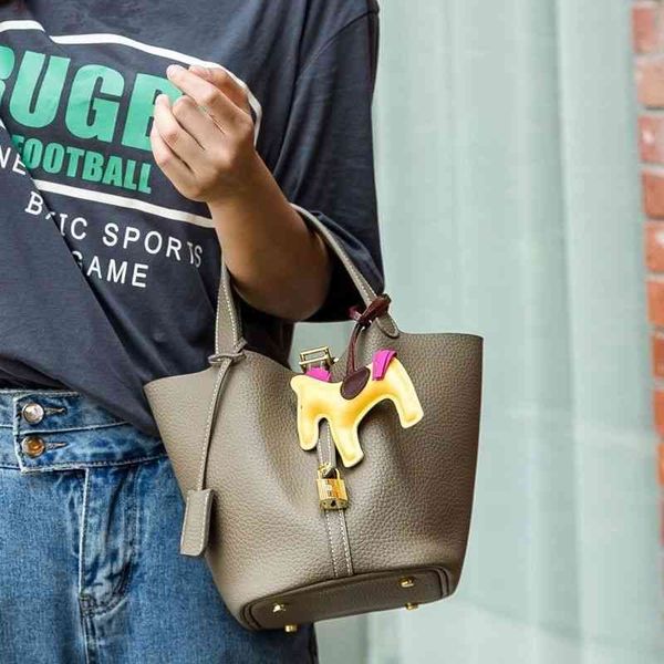 vegetable basket bag women's leather new bucket head hand fashion versatile large capacity
vegetable basket bag women's leather new bucket head hand fashion versatile large capacity