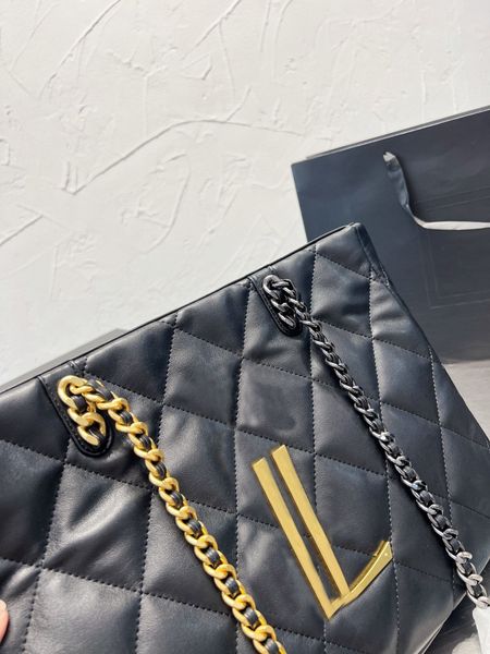 latest luxury designer shopping bags women luxurious shoulder bag gold silver chain motorcycle bag high-end lingge leather travel handbag to
latest luxury designer shopping bags women luxurious shoulder bag gold silver chain motorcycle bag high-end lingge leather travel handbag to