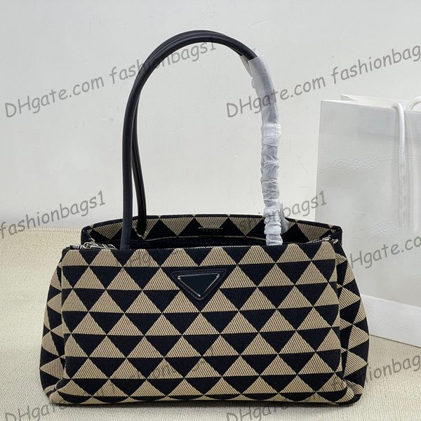 womens embroidered fabric handle totes bags underarm multi pochette handbags triangle two-tone silver metal luxury designer outdoor sacoche
womens embroidered fabric handle totes bags underarm multi pochette handbags triangle two-tone silver metal luxury designer outdoor sacoche