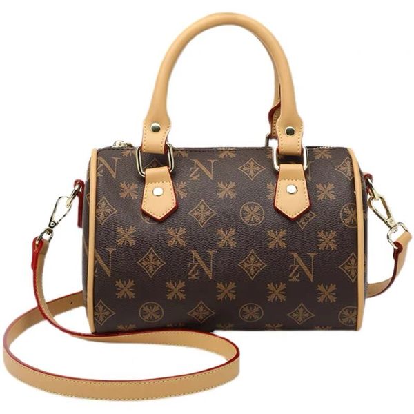 2022 shoulder bags women fashion spring new trendy simple and easy to build boston print pillow bags girls handbag commuting messenger shoul
2022 shoulder bags women fashion spring new trendy simple and easy to build boston print pillow bags girls handbag commuting messenger shoul