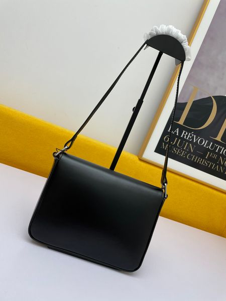 women's low-key vintage underarm bag simple design shoulder handbag cell phone bag fine workmanship
women's low-key vintage underarm bag simple design shoulder handbag cell phone bag fine workmanship