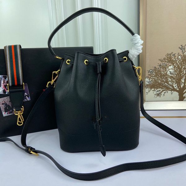 the new fashion ladies drawstring bag ladies elegant and versatile shoulder bag designer crossbody bags, Black;red
the new fashion ladies drawstring bag ladies elegant and versatile shoulder bag designer crossbody bags, Black;red