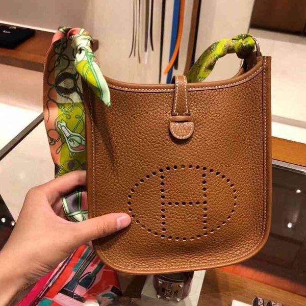 designer evelynn fashion herme bags 2022 new mini messenger bag togo leather women's single shoulder mobile phone
designer evelynn fashion herme bags 2022 new mini messenger bag togo leather women's single shoulder mobile phone