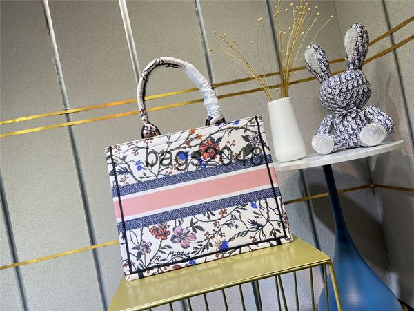 evening diior bags well-known luxury designers canvas shopping bag quality of large capacity
evening diior bags well-known luxury designers canvas shopping bag quality of large capacity