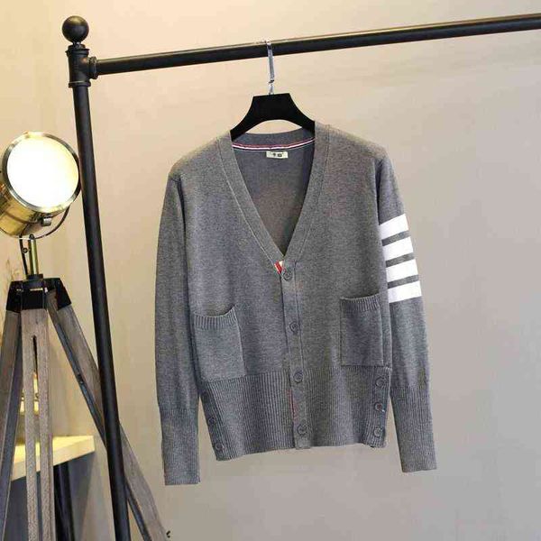 women's sweaters 2021 spring and autumn knitwear striped cardigan v-neck loose sweater cardigan coat male and female couples wear t2209, White;black
women's sweaters 2021 spring and autumn knitwear striped cardigan v-neck loose sweater cardigan coat male and female couples wear t2209, White;black