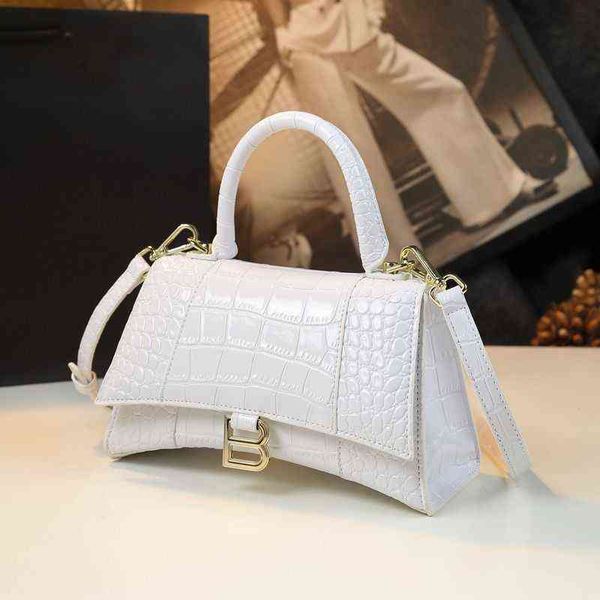 designer luxury for womens bags handbag b-shaped paris single shoulder messenger fashion balencigas shoulder oblique span wallet versatile t
designer luxury for womens bags handbag b-shaped paris single shoulder messenger fashion balencigas shoulder oblique span wallet versatile t