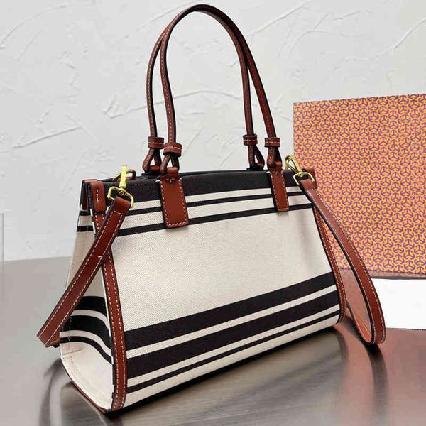 designer luxury women the tote bag fashion versatile handbags shoulder crossbody bags purse tories totes large capacity saddle wallets 7a s1
designer luxury women the tote bag fashion versatile handbags shoulder crossbody bags purse tories totes large capacity saddle wallets 7a s1