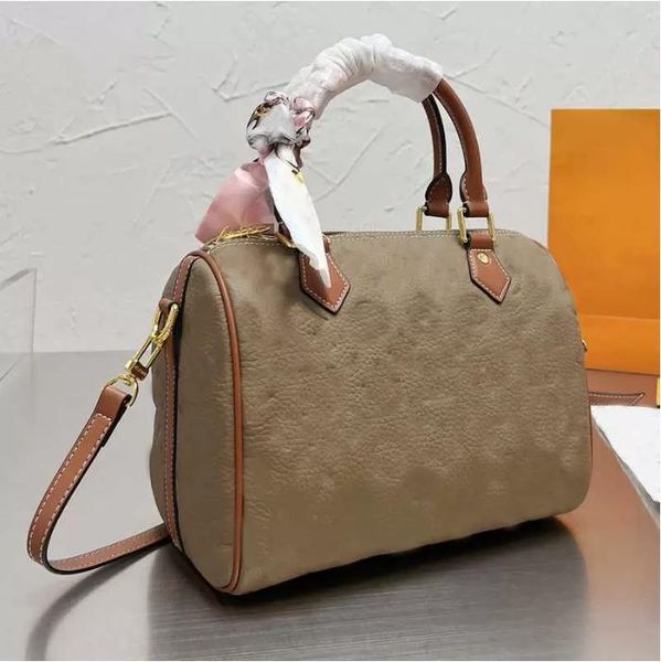 023 fashion re-edition bag leather woman luxurys designers lady womens crossbody tote shoulder purses bags handbags wallet backpak
023 fashion re-edition bag leather woman luxurys designers lady womens crossbody tote shoulder purses bags handbags wallet backpak