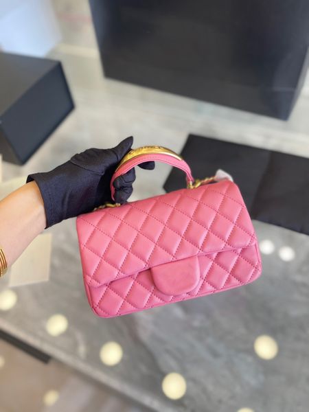 2022 new mini cf20 bags retro black gold mini flip handle enamel bag wallet quilted gold metal chain cross shoulder clip sacoche handbags z2
2022 new mini cf20 bags retro black gold mini flip handle enamel bag wallet quilted gold metal chain cross shoulder clip sacoche handbags z2