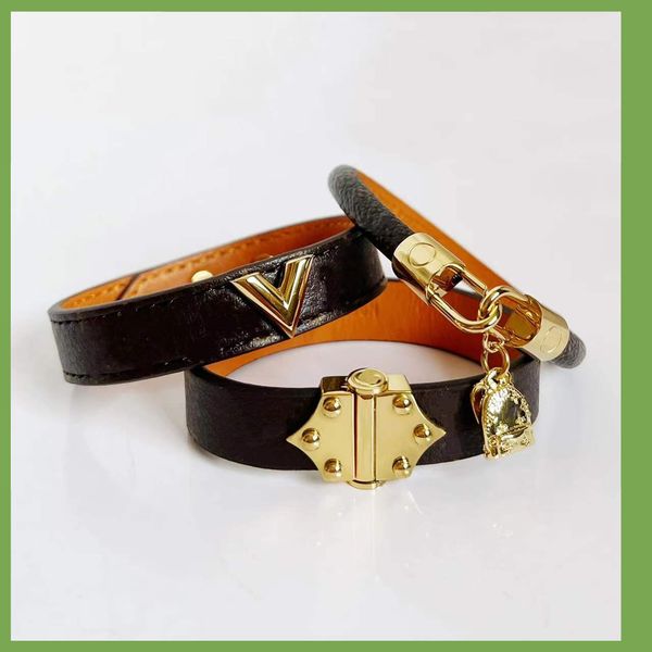 charm bracelets luxury designer jewelry women leather bracelet with heart lock hardware pu four leaf flower pattern gold bag hanging hha12, Golden;silver
charm bracelets luxury designer jewelry women leather bracelet with heart lock hardware pu four leaf flower pattern gold bag hanging hha12, Golden;silver