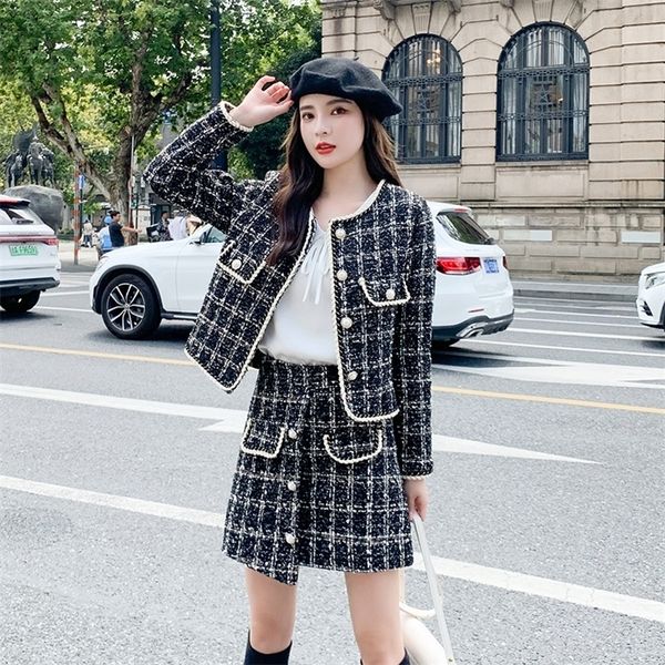 two piece dress runway tweed suit women pearls bottons plaid short jacket coat split mini skirts vintage wool cashmere set 220906, White
two piece dress runway tweed suit women pearls bottons plaid short jacket coat split mini skirts vintage wool cashmere set 220906, White