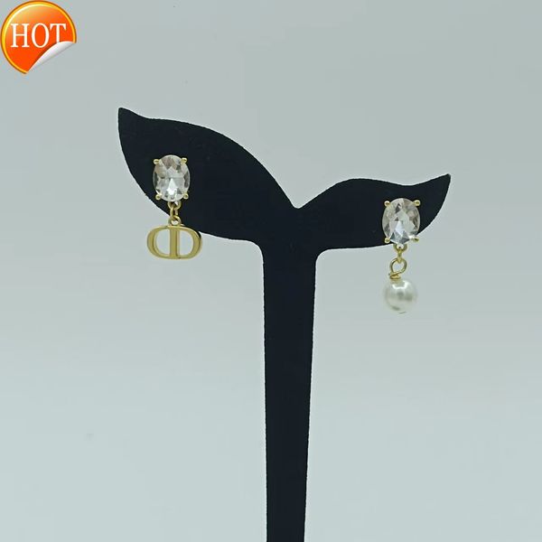 d-di new home earrings high-grade light and luxurious cd letter earrings pearl diamond 925 sier needl factory direct sale, Golden
d-di new home earrings high-grade light and luxurious cd letter earrings pearl diamond 925 sier needl factory direct sale, Golden