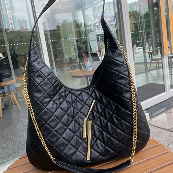 large capacity shoulder bag tote bags diamond lattice handbag chain crossbody purse metal big letter decorate women vacation travel shopping
large capacity shoulder bag tote bags diamond lattice handbag chain crossbody purse metal big letter decorate women vacation travel shopping
