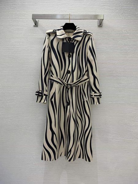 women's trench coats 2022 new autumn winter lapel neck long sleeve print brand same style jacket designer outerwear 0907-01, Tan;black
women's trench coats 2022 new autumn winter lapel neck long sleeve print brand same style jacket designer outerwear 0907-01, Tan;black