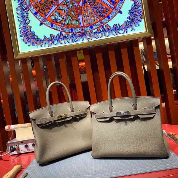 2023 designer hremees women's herbag luxury bag hand sewn wax thread platinum german togo calfskin litchi pattern classic leather handb
2023 designer hremees women's herbag luxury bag hand sewn wax thread platinum german togo calfskin litchi pattern classic leather handb