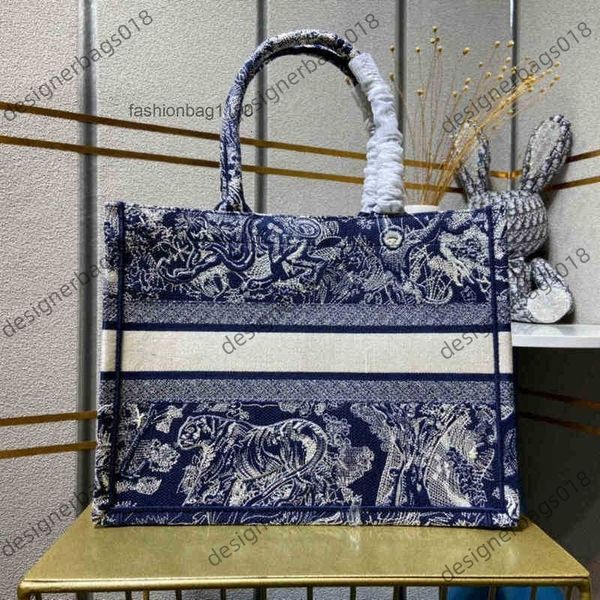 designer handbags evening bags d-joy book saddle totes 2022 series women's messenger single shoulder portable canvas
designer handbags evening bags d-joy book saddle totes 2022 series women's messenger single shoulder portable canvas