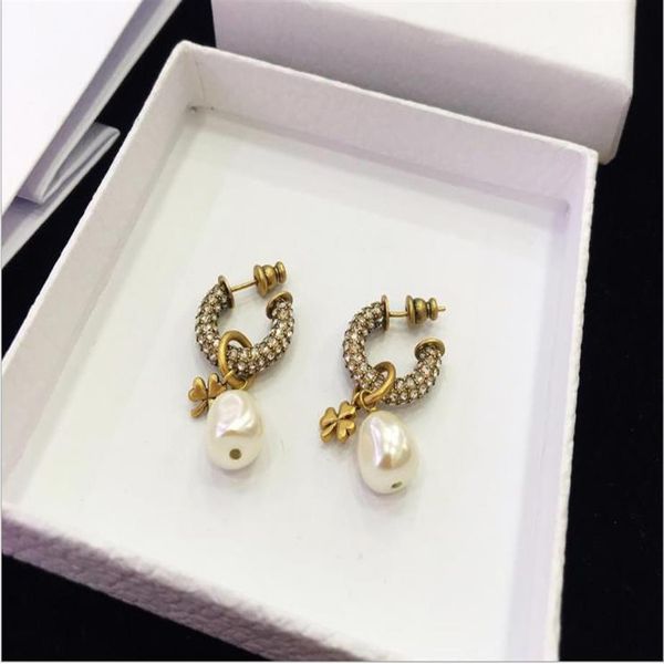 new style female fashion pearl full brick personalized earrings seiko retro pearl earrings268b, Golden;silver
new style female fashion pearl full brick personalized earrings seiko retro pearl earrings268b, Golden;silver