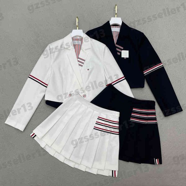 luxury designer womenstwo pieces dress fashion brand two-piece sets colorful web v-neck long sleeve jacket pleated skirt suits, White
luxury designer womenstwo pieces dress fashion brand two-piece sets colorful web v-neck long sleeve jacket pleated skirt suits, White