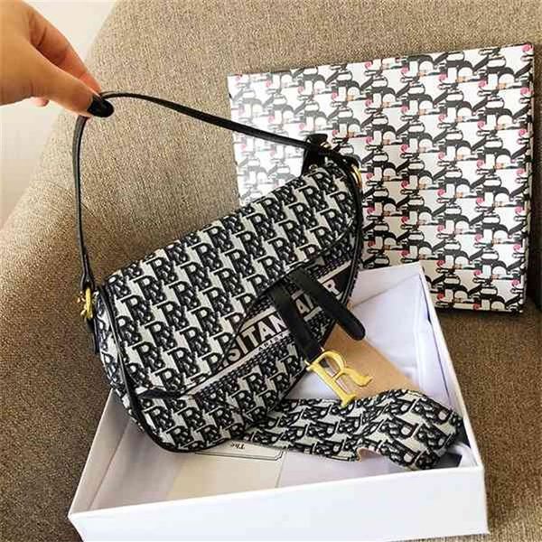 handbag autumn new product gift box single shoulder armpit letter pommel horse red same bag for women purses outlet2576
handbag autumn new product gift box single shoulder armpit letter pommel horse red same bag for women purses outlet2576