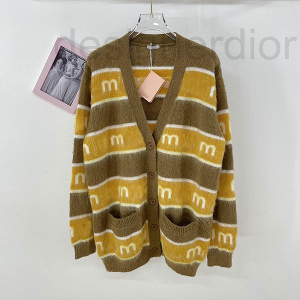 women's knits & tees designer family autumn v-neck long sleeve double pocket stripe contrast letter jacquard sweater lazy style loose, White
women's knits & tees designer family autumn v-neck long sleeve double pocket stripe contrast letter jacquard sweater lazy style loose, White