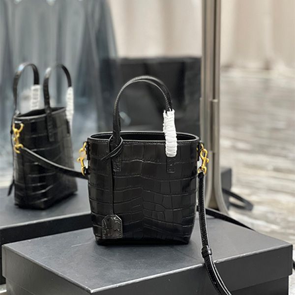 luxury designer mini tote shopping bag crocodile pattern handbags new fashionable golden letter shoulder bag cowhide women's handbag
luxury designer mini tote shopping bag crocodile pattern handbags new fashionable golden letter shoulder bag cowhide women's handbag