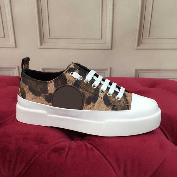 2022 latest men's women's sports shoes solid color series simple fashionable leather material comfortable and soft 010 1top, Black
2022 latest men's women's sports shoes solid color series simple fashionable leather material comfortable and soft 010 1top, Black