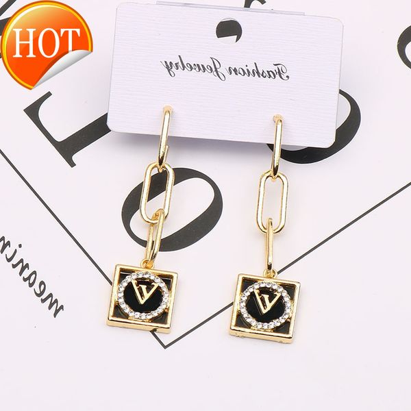 new personalized v geometric hollow earrings fashion line diamond acrylic women's jewelry factory direct sale, Golden;silver
new personalized v geometric hollow earrings fashion line diamond acrylic women's jewelry factory direct sale, Golden;silver