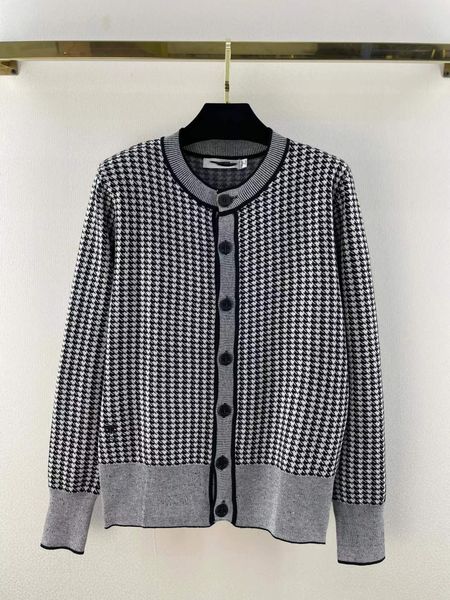 2022 new autumn winter milan runway sweaters o neck long sleeve women's sweaters high end jacquard cardigan designer sweater 0907-5, White;black
2022 new autumn winter milan runway sweaters o neck long sleeve women's sweaters high end jacquard cardigan designer sweater 0907-5, White;black