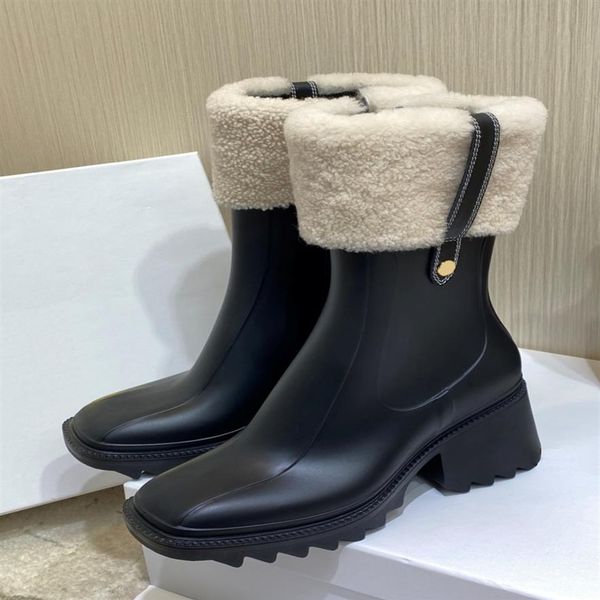 luxurys designers women rain boots england style waterproof welly rubber water rains shoes ankle fur boot booties outdoor rainshoes239n, Black;red
luxurys designers women rain boots england style waterproof welly rubber water rains shoes ankle fur boot booties outdoor rainshoes239n, Black;red