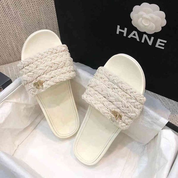 small fragrance sandals pearl peep toe slippers in summer wear leather one-sided beach sandals with beads women's thick soles, Black 
small fragrance sandals pearl peep toe slippers in summer wear leather one-sided beach sandals with beads women's thick soles, Black