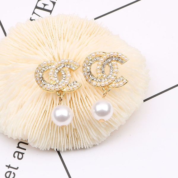 simple 18k gold plated luxury brand designers letters stud clip chain geometric famous women tassel crystal rhinestone pearl earring wedding, Golden;silver
simple 18k gold plated luxury brand designers letters stud clip chain geometric famous women tassel crystal rhinestone pearl earring wedding, Golden;silver
